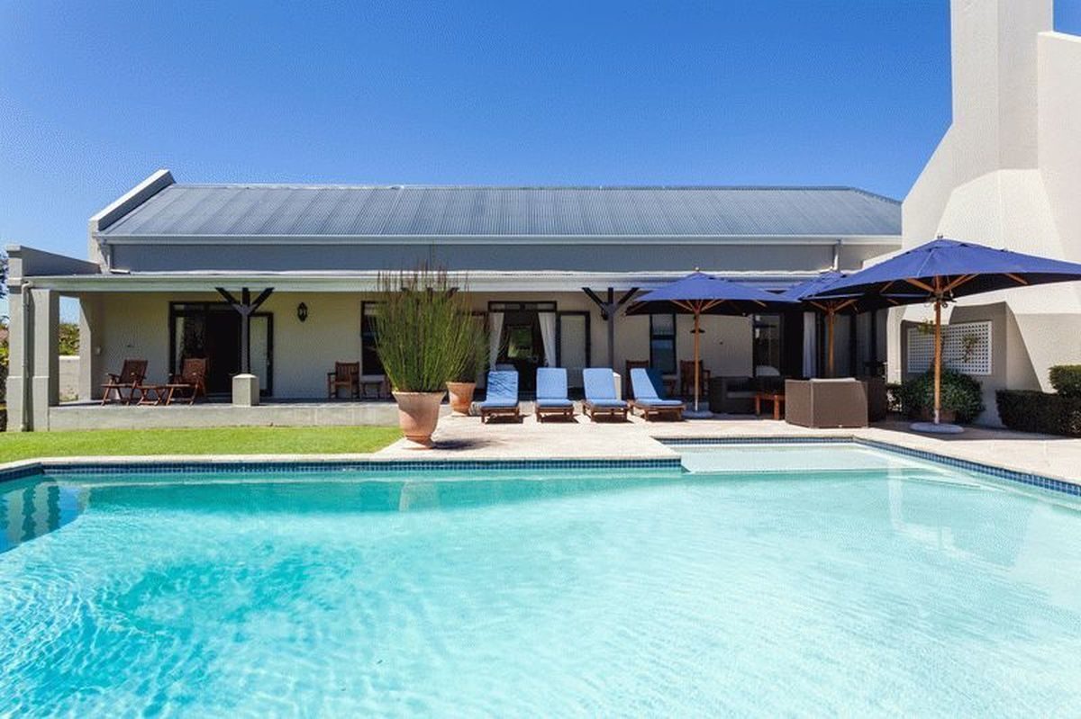 Constantia Luxury Four Bedroom Home Cape Town