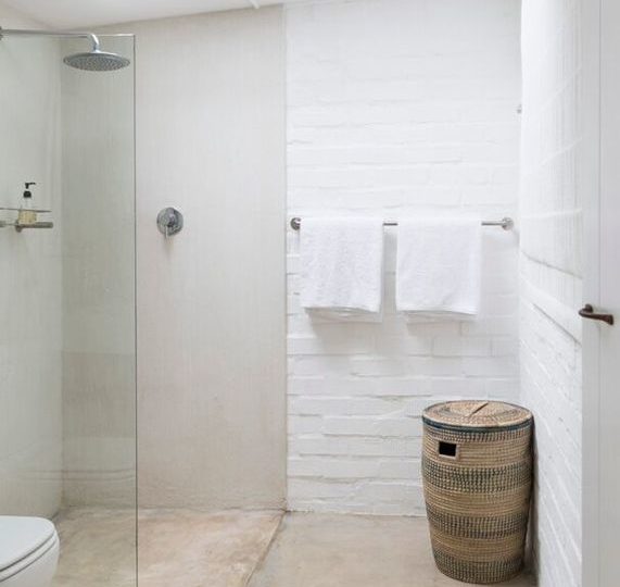 Spacious 4 Bedroom Self Catering Holiday Home Simonstown