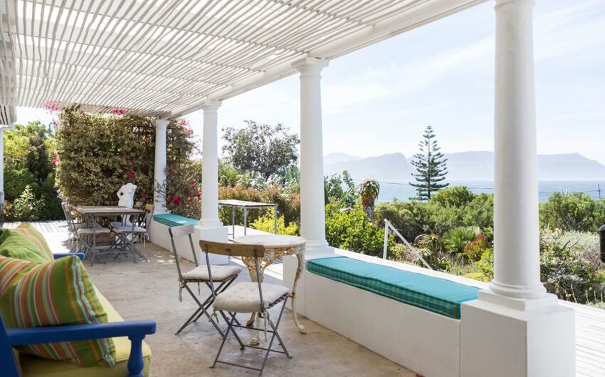 Spacious 4 Bedroom Self Catering Holiday Home Simonstown