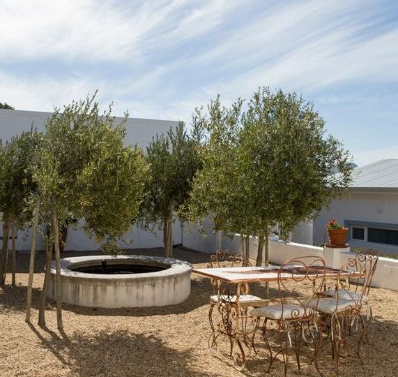 Spacious 4 Bedroom Self Catering Holiday Home Simonstown