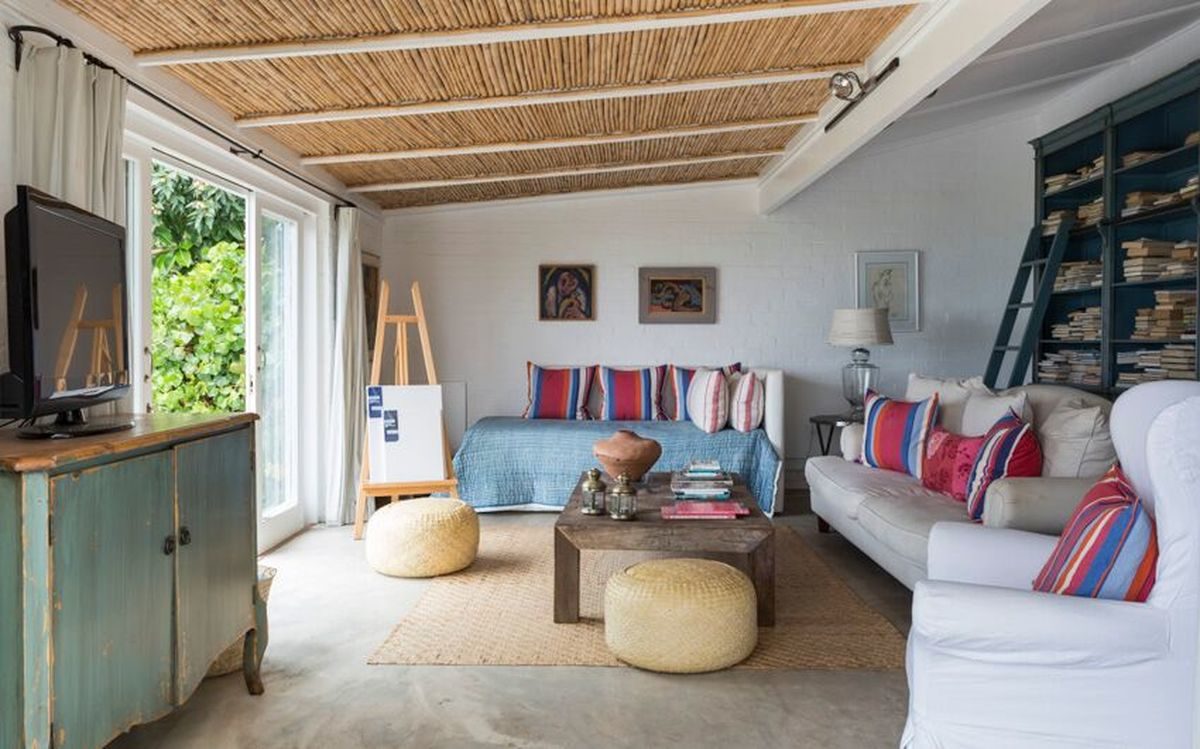 Spacious 4 Bedroom Self Catering Holiday Home Simonstown