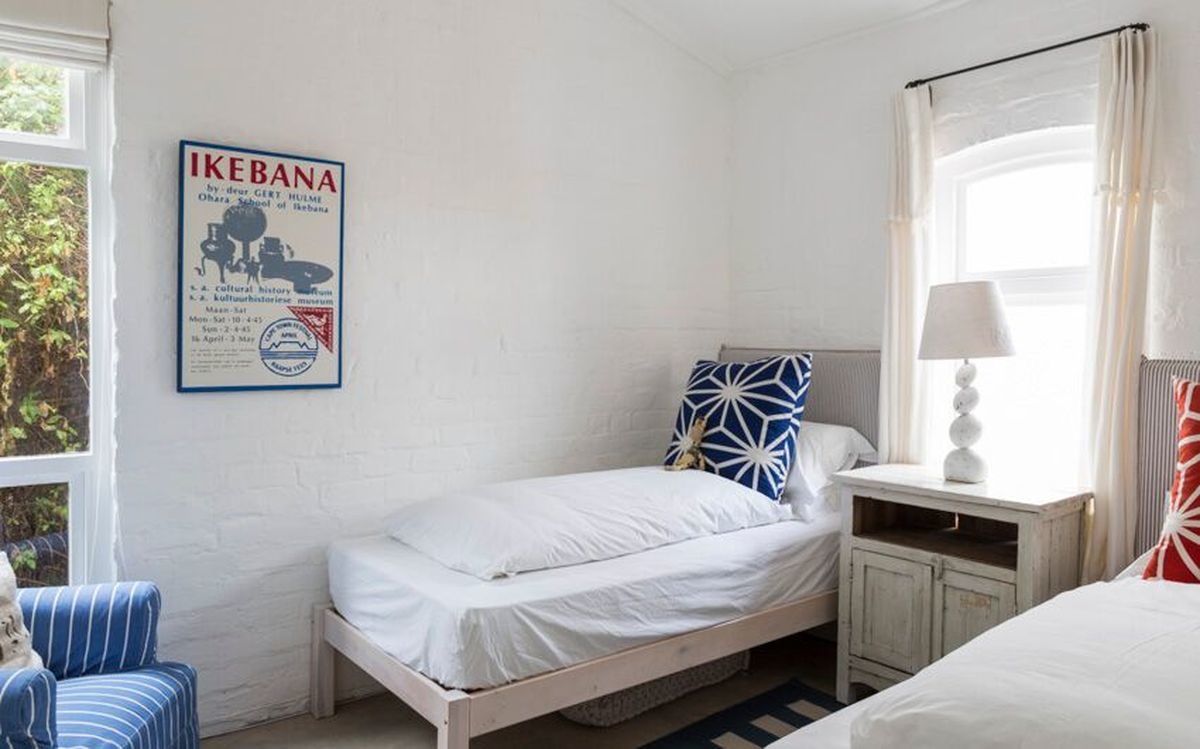 Spacious 4 Bedroom Self Catering Holiday Home Simonstown