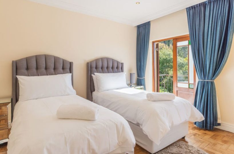 Luxury 8 Bedroom 5 Star Private Villa Constantia