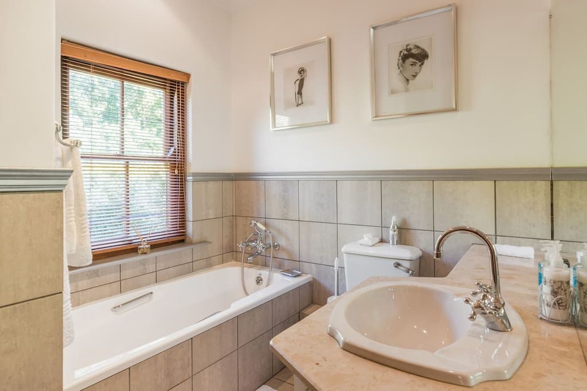 Luxury 8 Bedroom 5 Star Private Villa Constantia