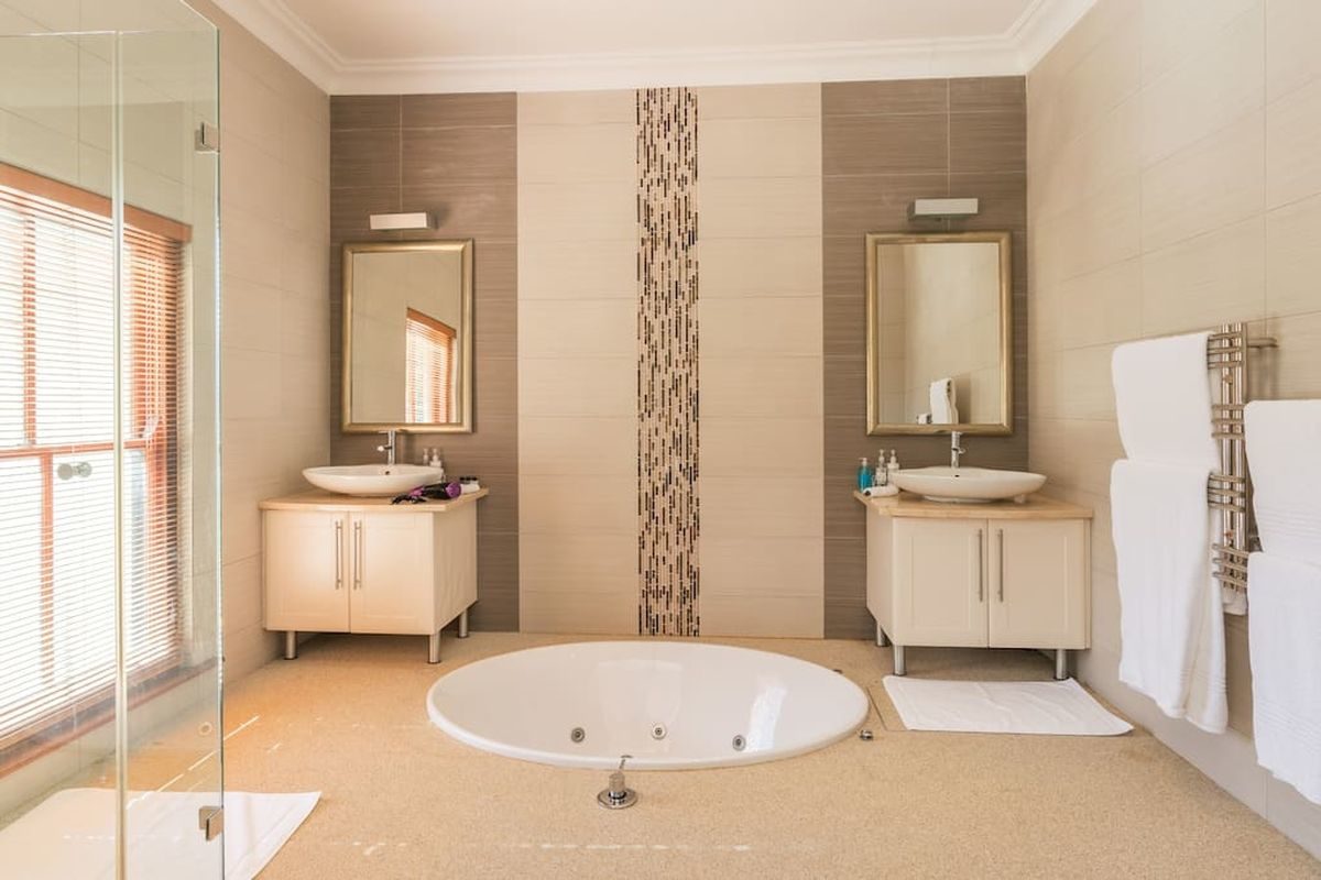 Luxury 8 Bedroom 5 Star Private Villa Constantia