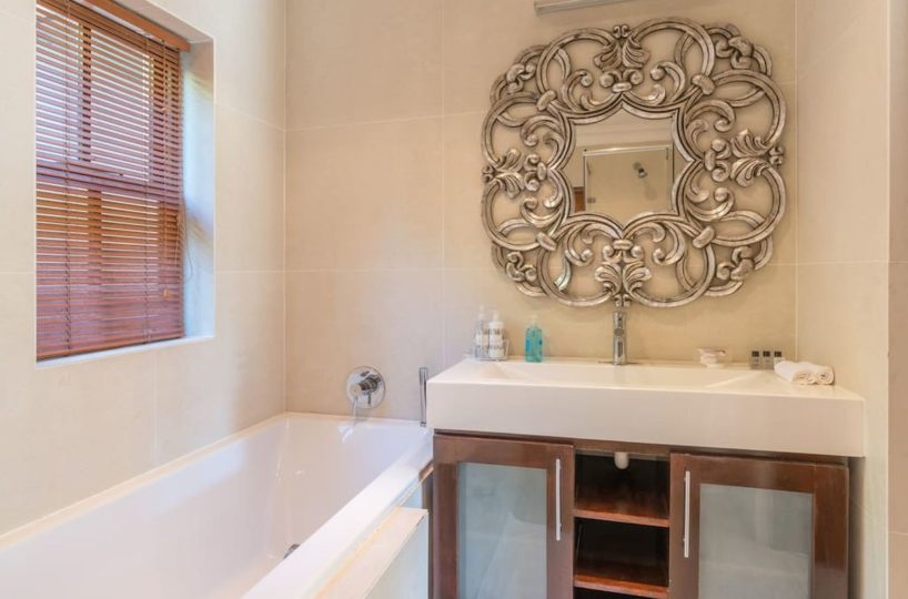 Luxury 8 Bedroom 5 Star Private Villa Constantia