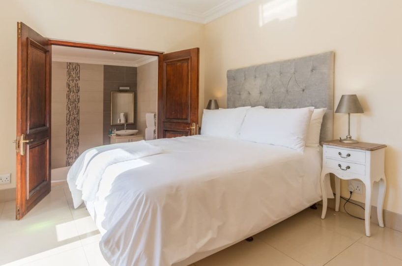 Luxury 8 Bedroom 5 Star Private Villa Constantia