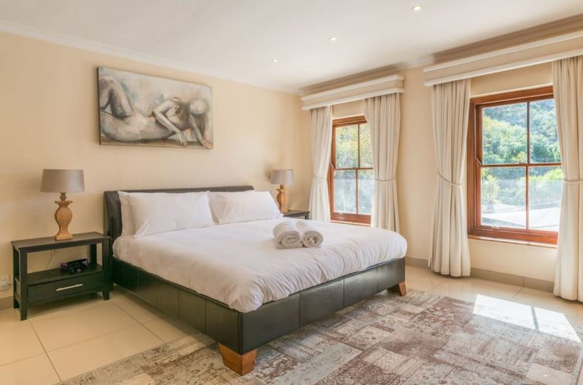 Luxury 8 Bedroom 5 Star Private Villa Constantia