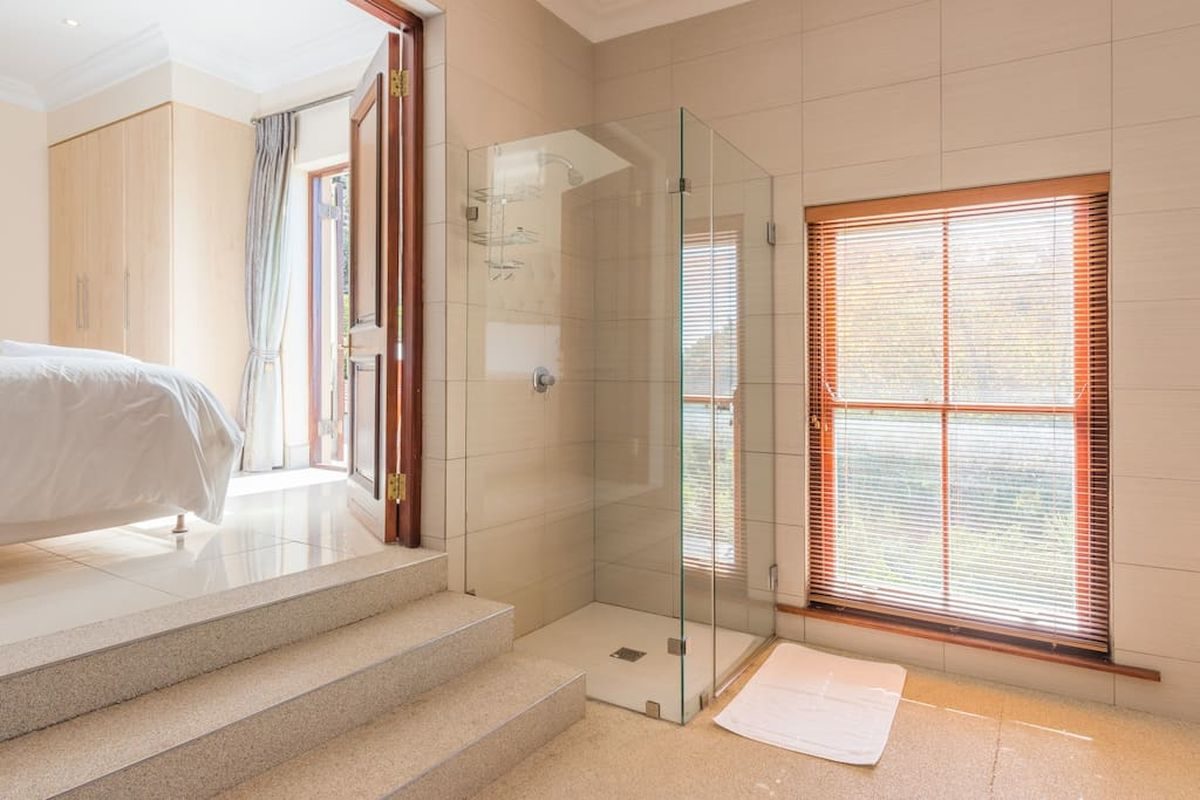 Luxury 8 Bedroom 5 Star Private Villa Constantia