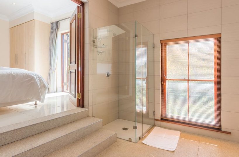 Luxury 8 Bedroom 5 Star Private Villa Constantia