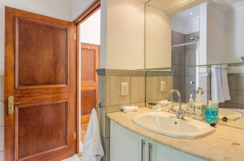 Luxury 8 Bedroom 5 Star Private Villa Constantia