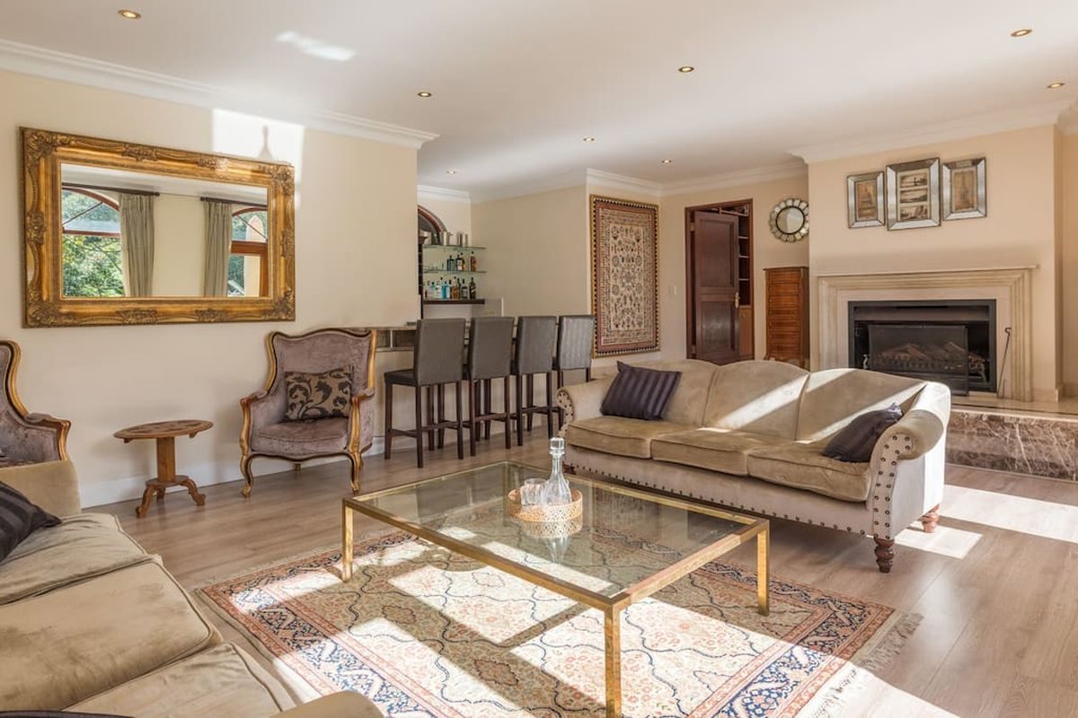 Luxury 8 Bedroom 5 Star Private Villa Constantia