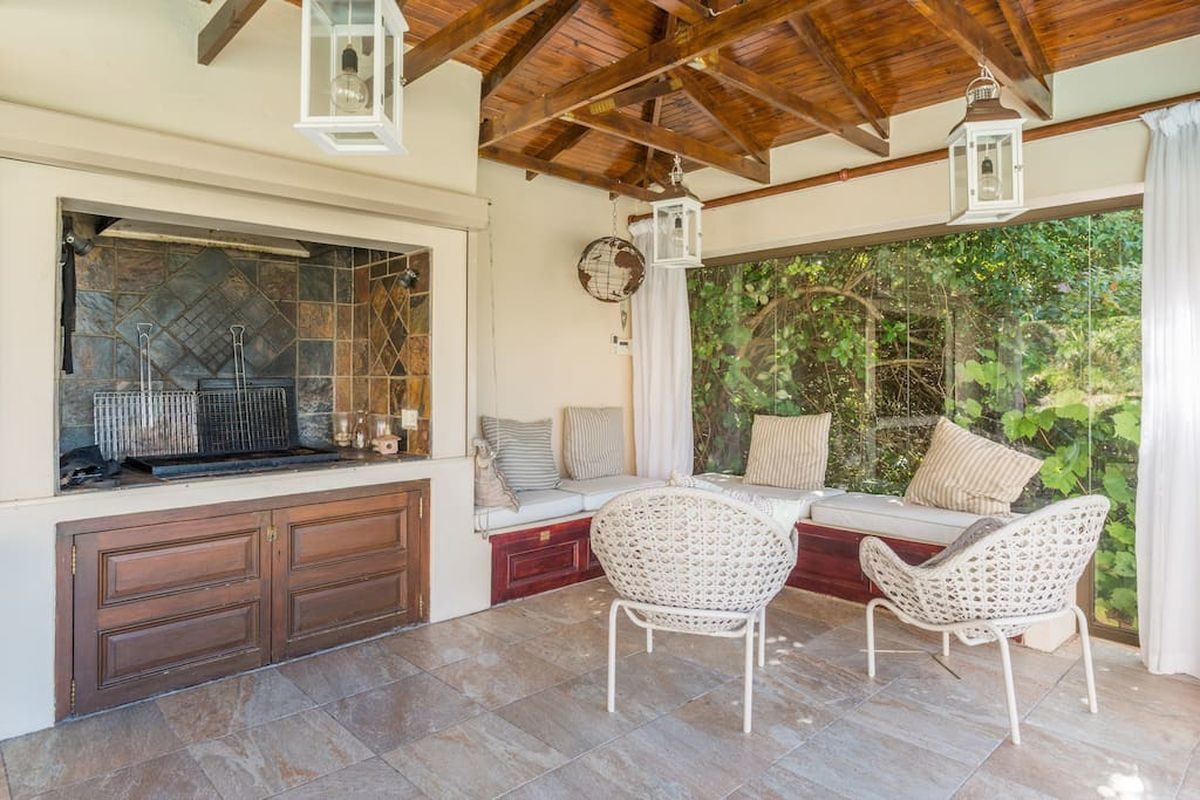 Luxury 8 Bedroom 5 Star Private Villa Constantia