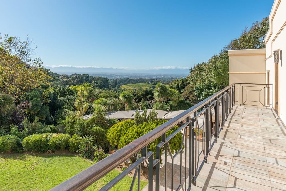 Luxury 8 Bedroom 5 Star Private Villa Constantia