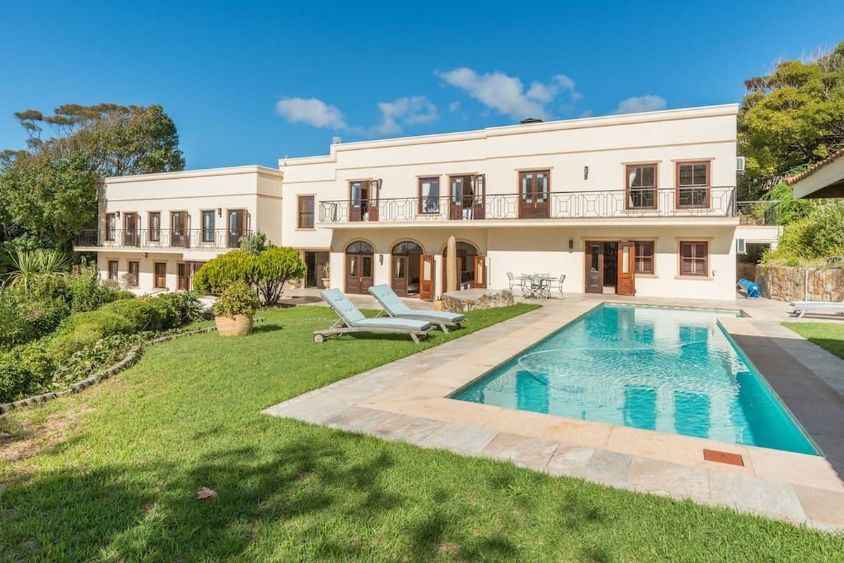 Luxury 8 Bedroom 5 Star Private Villa Constantia