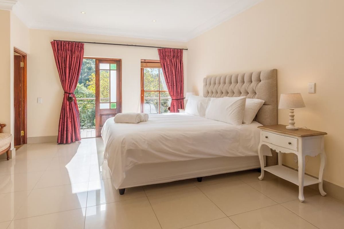 Luxury 8 Bedroom 5 Star Private Villa Constantia