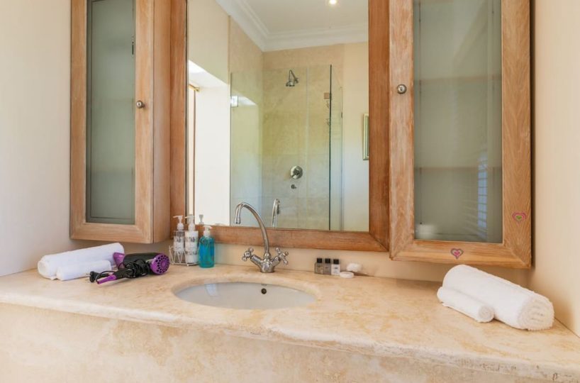 Luxury 8 Bedroom 5 Star Private Villa Constantia