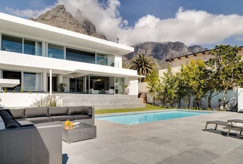 Self Catering 6 Bedroom Luxury Holiday Villa in Camps Bay