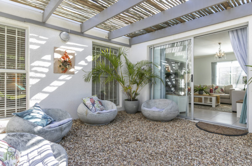 Outside lounge 2 Bedroom Marina Da Gama Self Catering Accommodation In Muizenberg - Heron Cottage