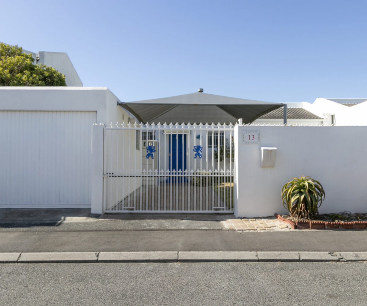 Entrance 2 Bedroom Marina Da Gama Self Catering Accommodation In Muizenberg - Heron Cottage