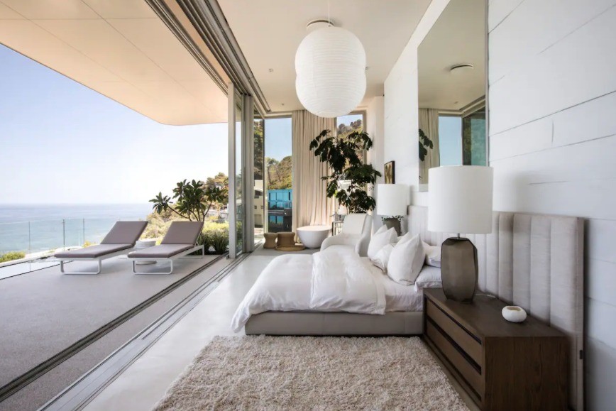 10 Most Expensive Airbnbs In South Africa - Are They Attracting Any Guests at R30 000 Per Person Per Night? 14 Most-Expensive-Airbnb-In-South-Africa-Obsidian-Camps-Bay-Cape-Town