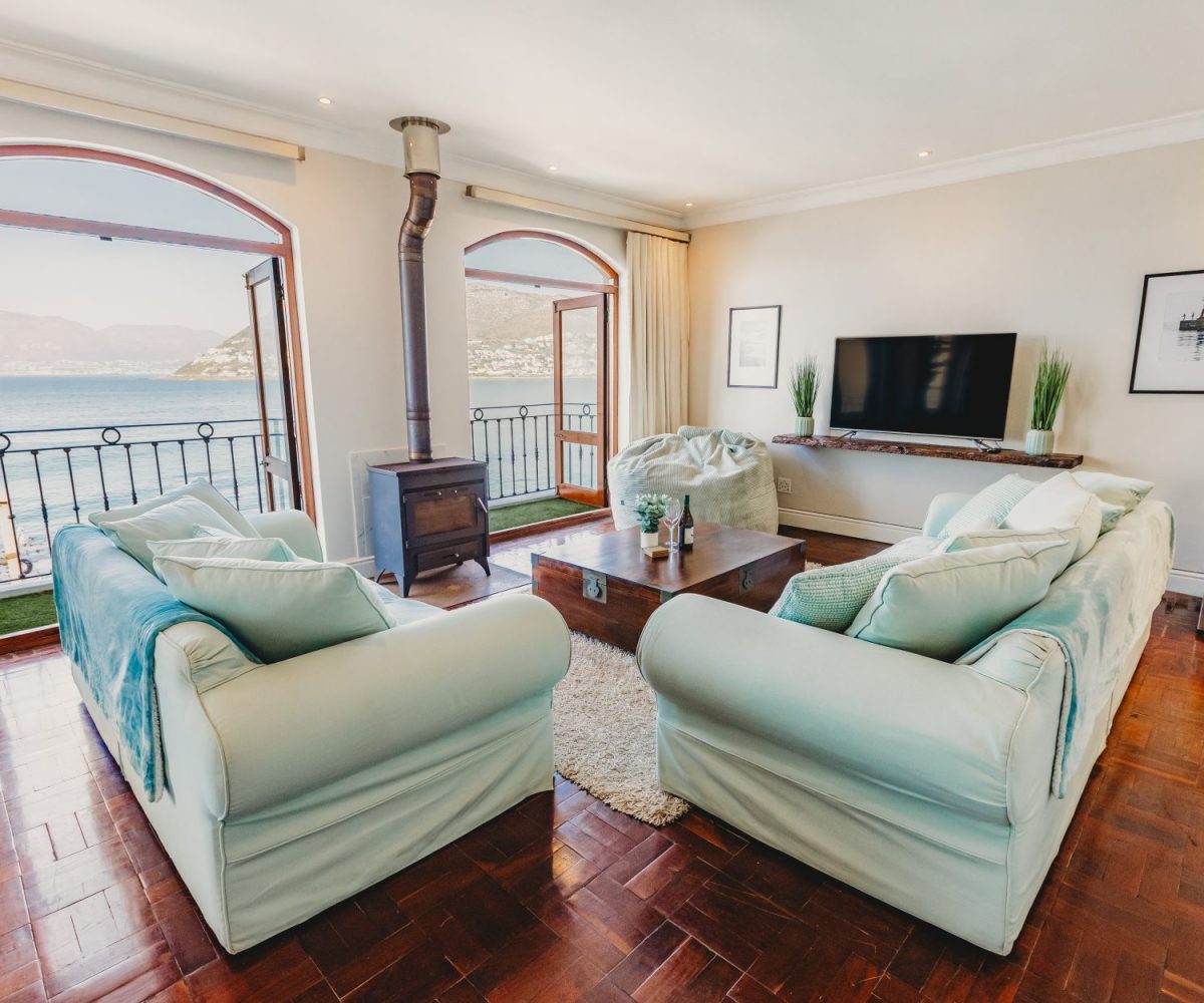 Kalk Bay self catering home on your way to Clovelly