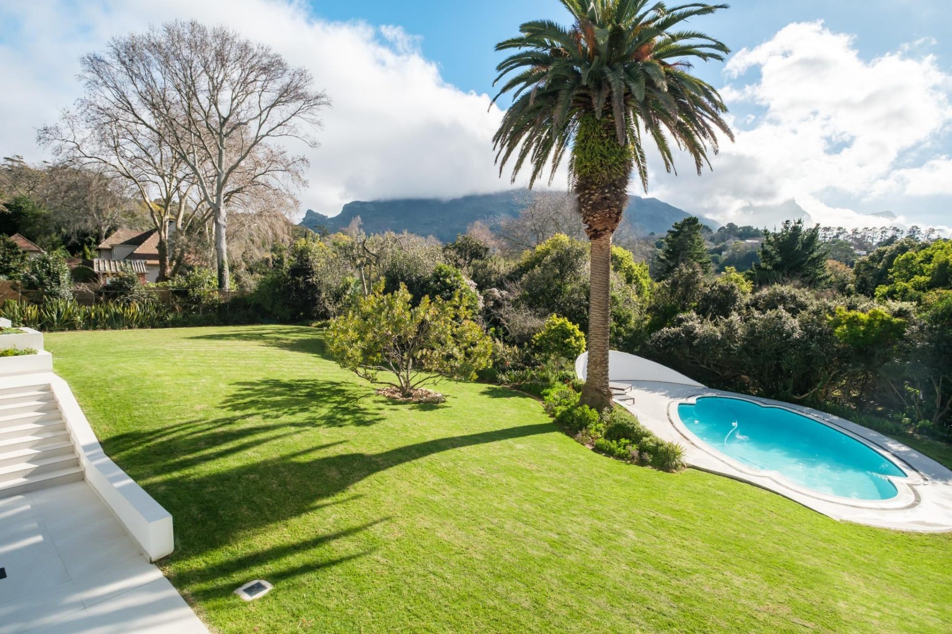Villa Linea — Luxury 5-Bedroom Constantia Villa with Hot Tub
