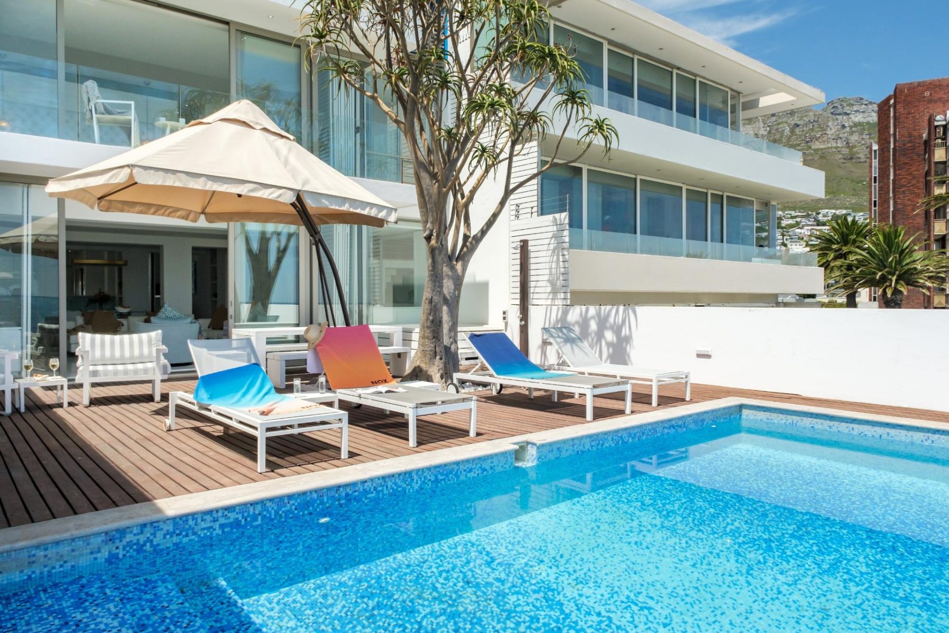 Castle Peak: Luxury 6-Bedroom Camps Bay Holiday Villa
